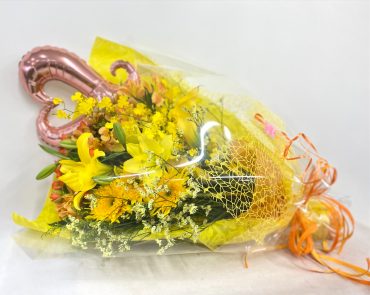 バルーン付きイエロー系の花束